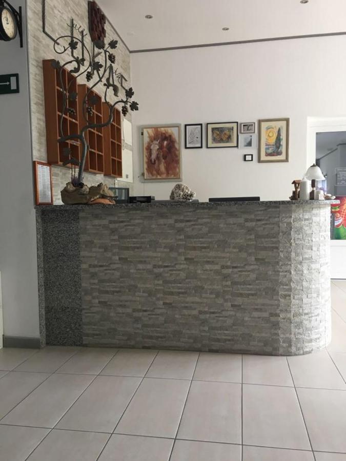 Hotel Lukas Gradac  Esterno foto