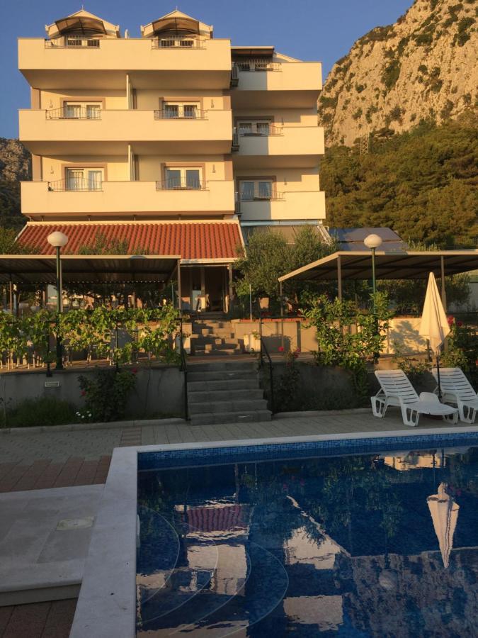 Hotel Lukas Gradac  Esterno foto